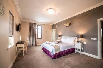 Фото номера Апартаменты с 2 спальнями Отель The Frontier Hotel г. Siret 4
