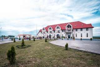 Фото Отель The Frontier Hotel г. Siret